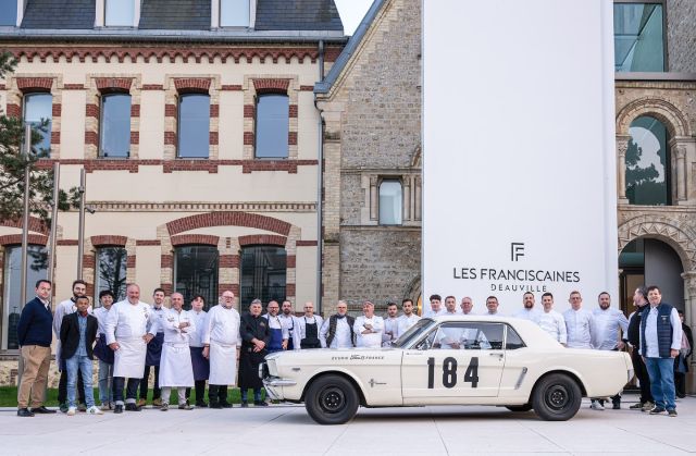 69ème Congrès Mondial des #MCF 🔥 JOUR 1 – UNE PREMIÈRE JOURNÉE INOUBLIABLE !Quelle entrée en matière ! Le Congrès des Maîtres Cuisiniers de France a démarré en beauté à Deauville. 👨‍🍳✨🎬 La soirée de bienvenue a réservé une belle surprise avec la présence de @claudelelouch un moment unique immortalisé avec nos chefs.🍽️ 10 chefs – 10 bouchées à base de produits régionaux offerts par nos partenaires. Un festival de saveurs qui a conquis tous les palais ! Merci à nos partenaires pour leur soutien précieux.#CongrèsMCF #Deauville #ChefsLife #MCF #GastronomieFrançaise