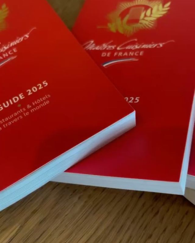 Le Guide 2025 est lancé ! ⭐️Et c’est à Paris, dans notre Maison des Maîtres Cuisiniers de France, que tout commence !✨ Un lieu d’échange, de transmission et de gastronomieCette année, le guide est parrainé par @marilouberry Et met à l’honneur : ⭐️ 29 nouveaux Maîtres Cuisiniers 🌍 + de 570 chefs à travers le monde Tous unis par les mêmes valeurs : Passion 🇫🇷 Transmission 🇫🇷 ExcellenceGrande nouveauté 2025 Le guide est désormais disponible en ligne ! 📲 Accessible à tous, partout 🔗 lien en bioUn grand merci à tous nos partenaires présents, pour leur fidélité et leur engagement à nos côtés !Paris ouvre le bal… Cap sur les régions !#Guide2025 #MCF #MaîtresCuisiniersDeFrance #GastronomieFrançaise #MaisondesMCF